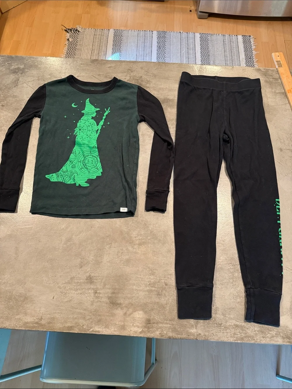 GAP Wicked Elphaba Graphic Black and Green Kids Pajama Set